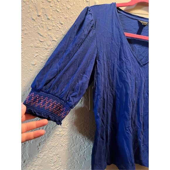 Ann Taylor Blue Smocked Cuff V-Neck Woman’s Shirt Size Small - Picture 2 of 6